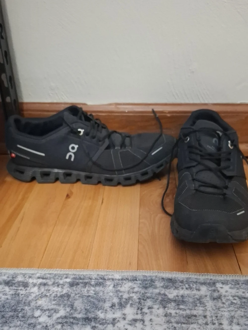 On Running Men's Black Cloud-Style Athletic Shoes - Picture 1 of 6